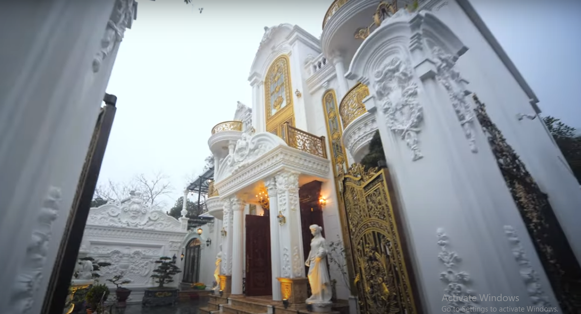 Căn biệt thự được thiết kế theo phong cách châu Âu, đúng ý thích của gia chủ.