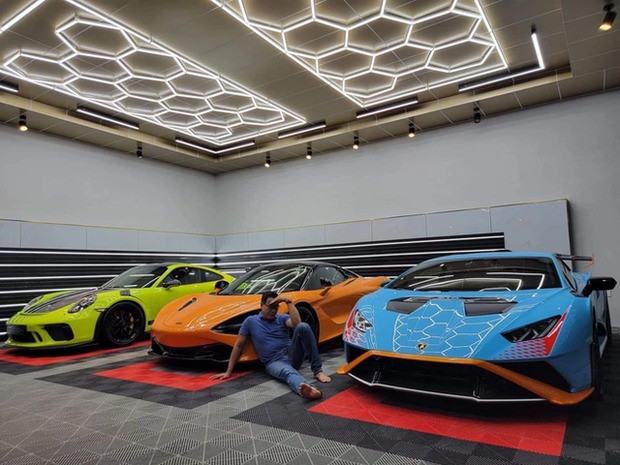 Bên cạnh đó, doanh nhân Thắng Ngô còn không ngại "đổ tiền" vào hàng loạt siêu xe tiền tỷ. Ảnh: Facebook