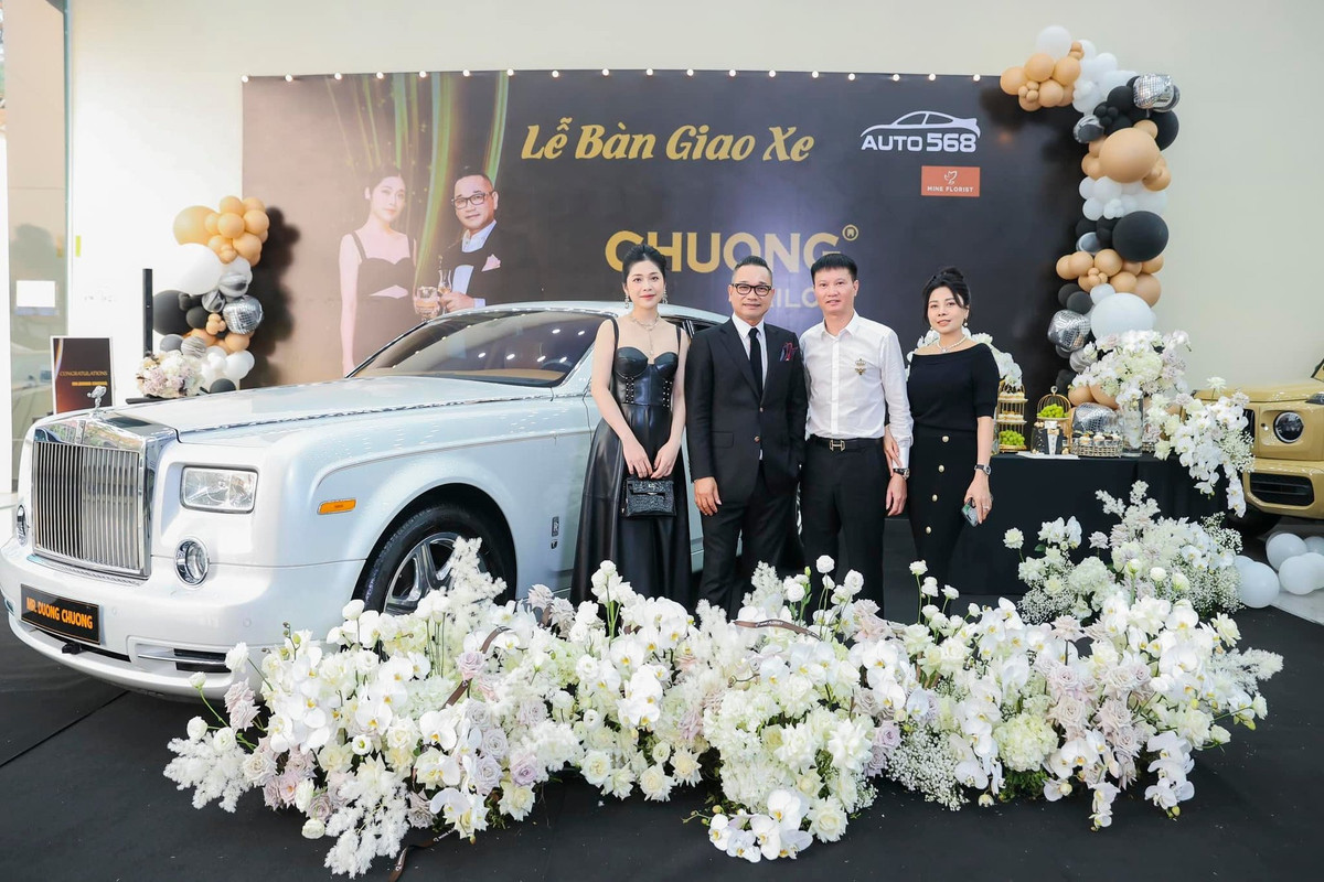 Tháng 3 năm nay, Chương Tailor đăng tải hình ảnh tậu siêu xe Rolls-Royce phiên bản giới hạn khiến nhiều người trầm trồ. Ảnh: FBNV