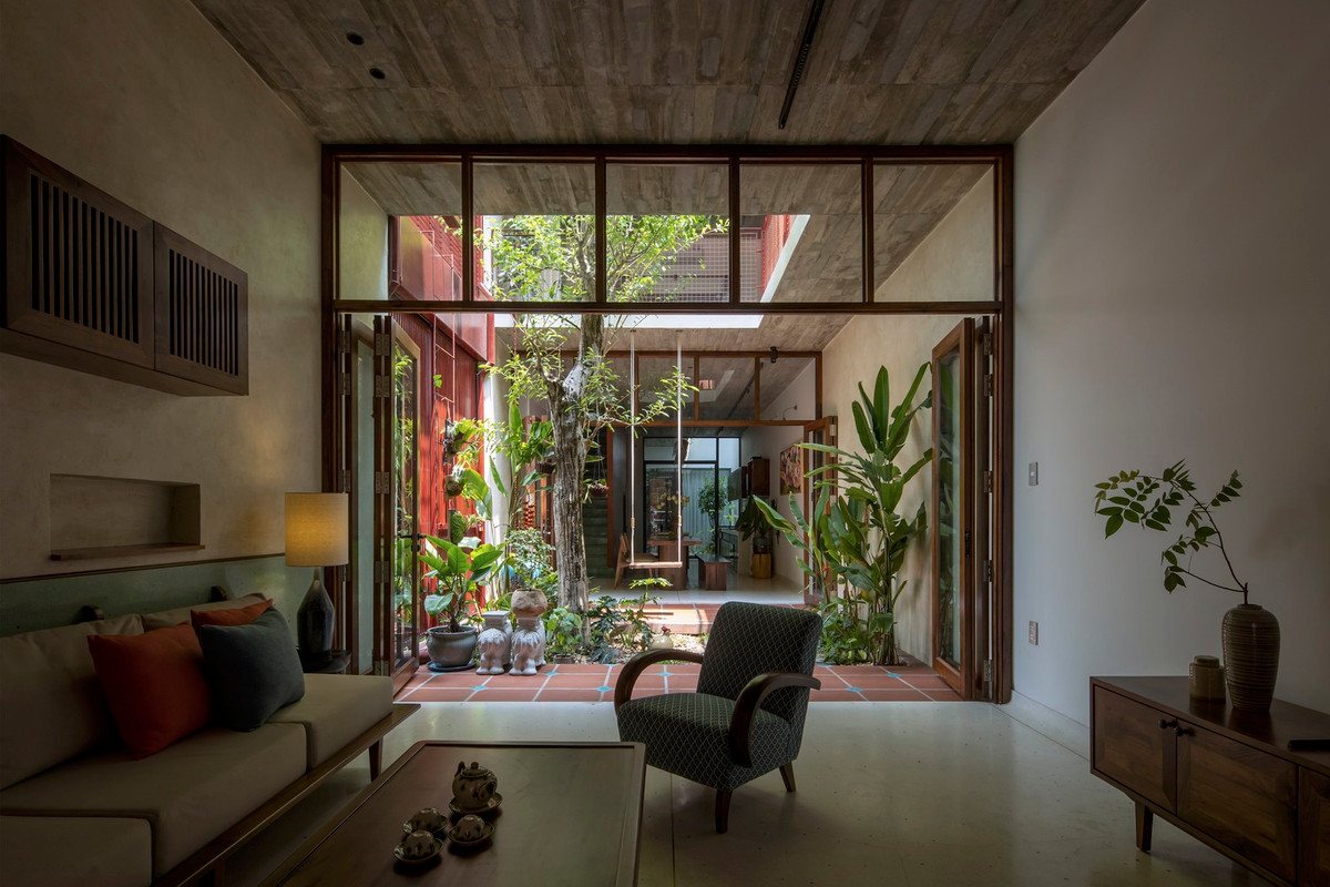 Phòng thờ, phòng làm việc và các phòng ngủ khác ở tầng 1 và tầng 2 được bố trí từ ngoài vào trong.