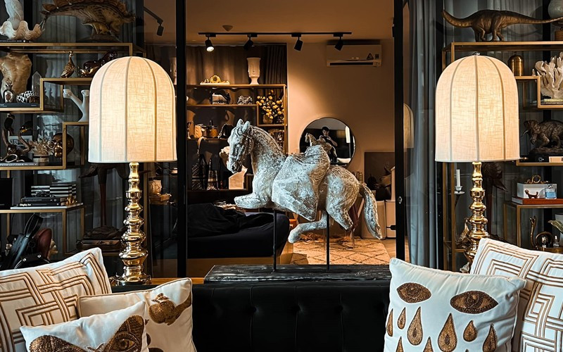 Những món đồ trang trí được ông xã Lê Thuý sưu tầm khiến bạn bè thốt lên: "Nhà hay bảo tàng".