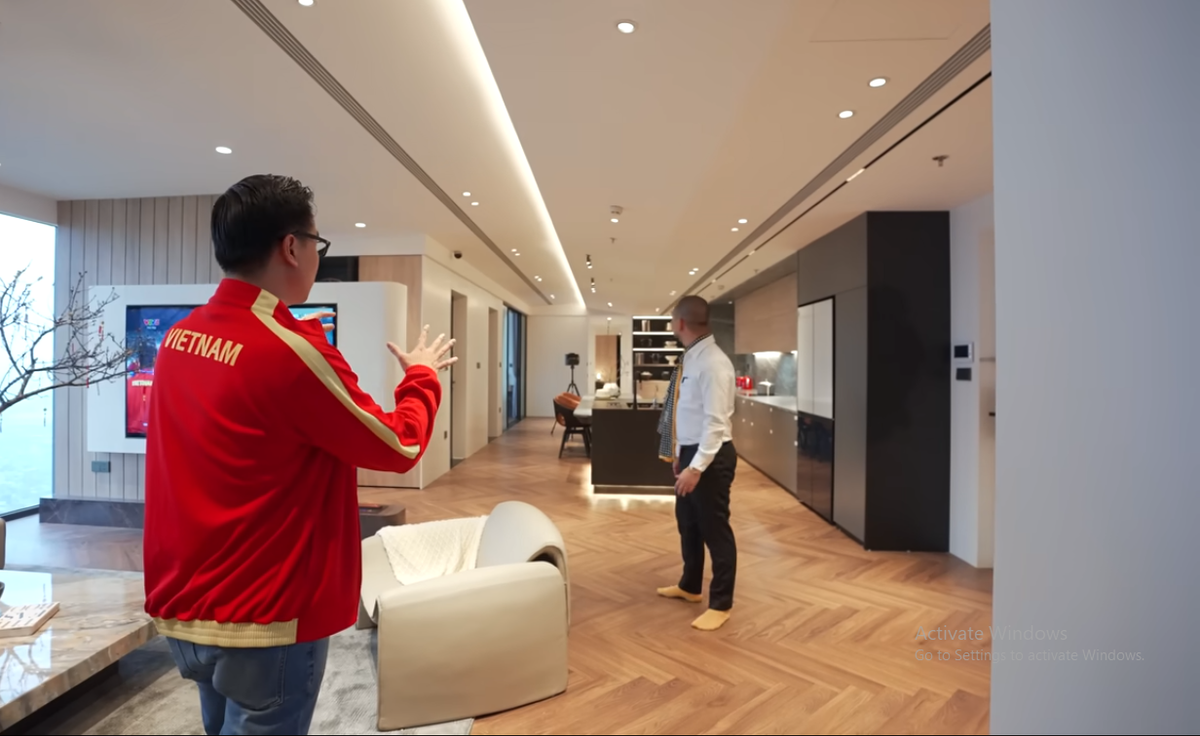 Cách thiết kế trần nhà và đèn tạo cảm giác như đang ở trên một chiếc máy bay.