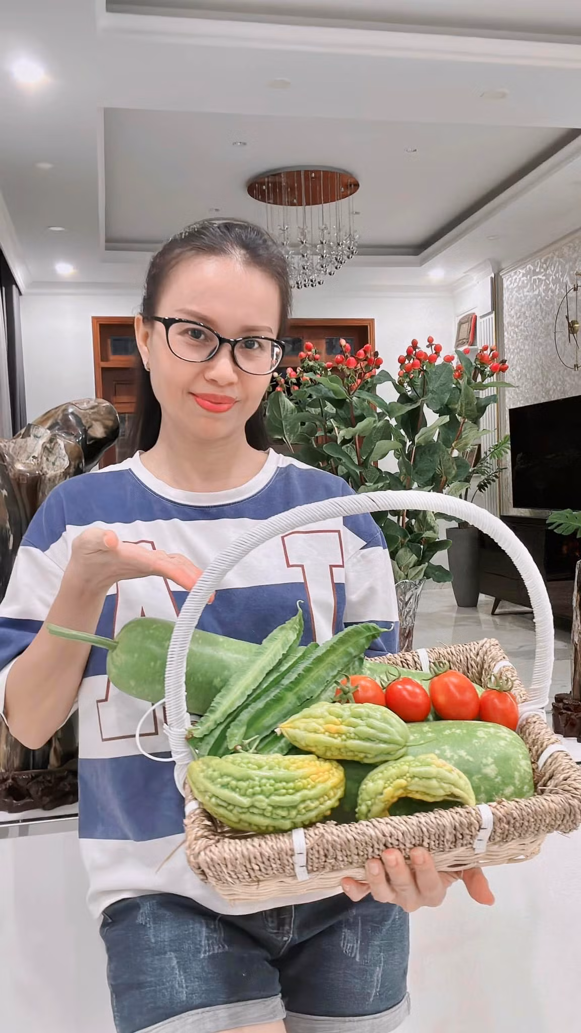 Cẩm Ly là một trong những nữ ca sĩ nổi tiếng của làng nhạc Việt. Dù sở hữu khối tài sản "kếch xù" nhưng Cẩm Ly vẫn sống giản dị.