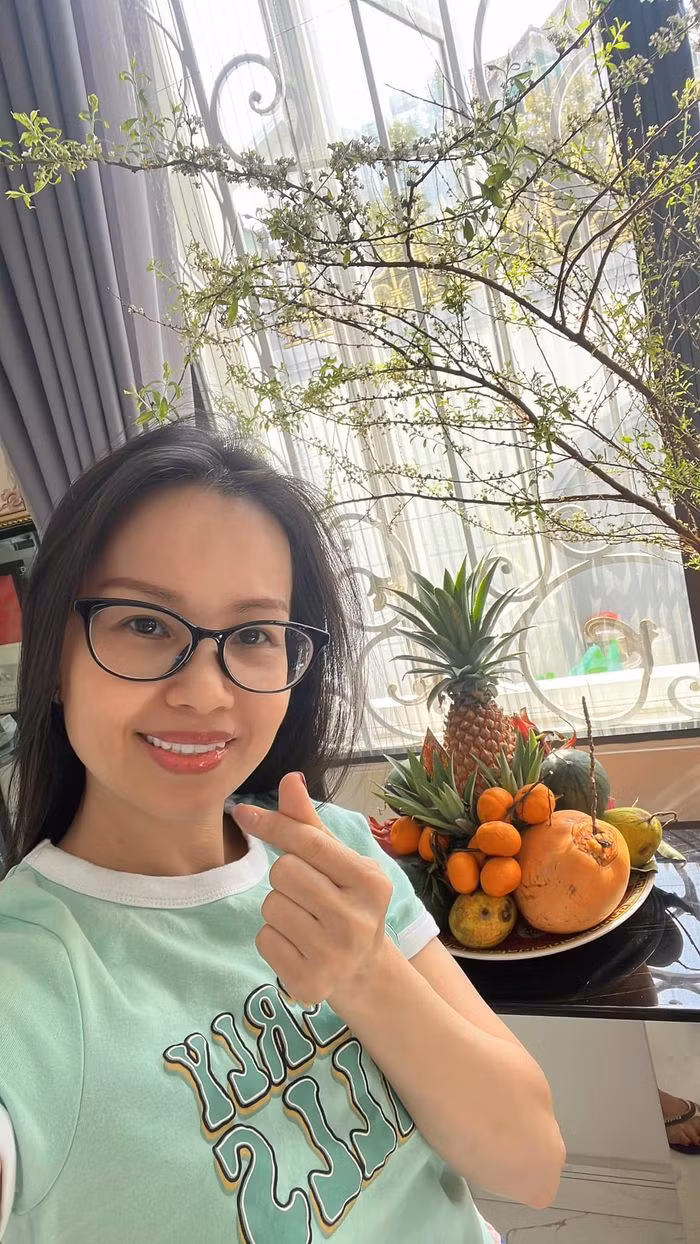 Không gian sống của gia đình Cẩm Ly được định giá triệu đô, có diện tích gần 400m2 được thiết kế theo kiểu hiện đại, thoáng đãng. Nguồn ảnh: FBNV