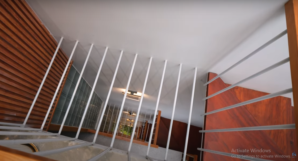 Một yếu tố khác giúp nhà phố luôn thông thoáng là giếng trời thông suốt từ tầng 1 đến tầng 6.