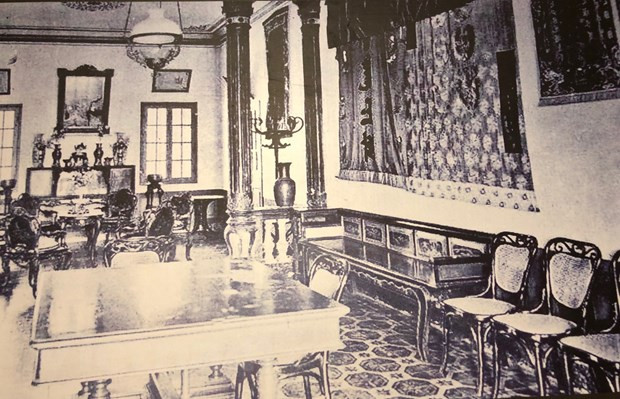 Bên cạnh không gian sinh hoạt cho các thành viên trong gia đình, dinh thự còn có phòng khách, phòng làm việc, phòng ở cho các quan, cố vấn người Pháp để điều hành bộ máy cai trị. Ảnh: Vietnamplus