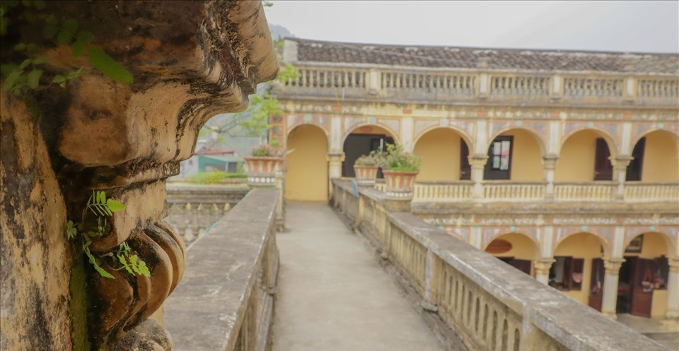 Ngày nay, dinh thự Hoàng A Tưởng đã được trùng tu nhưng vẫn giữ nguyên vẹn sự uy nghi, tráng lệ. Ảnh: Lao động