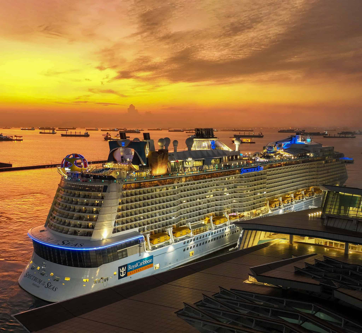 Đây là siêu du thuyền hiện đại bậc nhất thế giới thuộc dòng Quantum của tập đoàn Royal Caribbean International (RCI), được đóng tại Meyer Werft ở Papenburg, Đức. Ảnh: Holiday Tours &amp; Travel