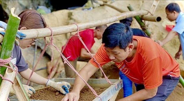 Phat hien hon 900 hien vat khao co tai hang Nguom Sau, Lang Son