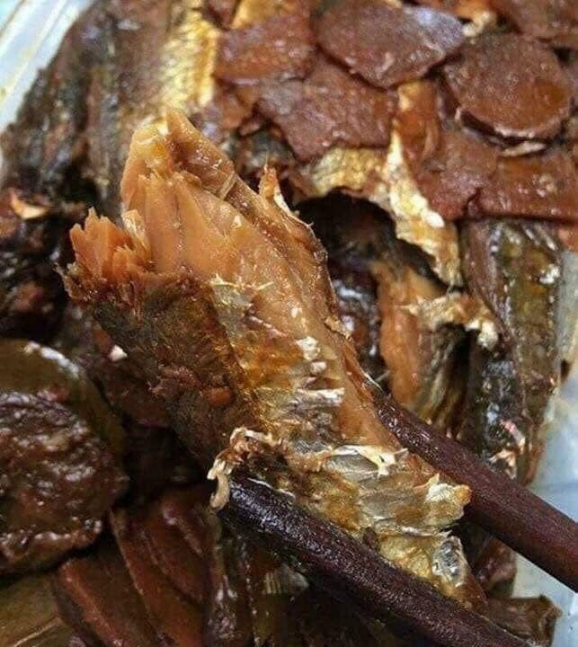 Các món từ cá mòi xuất hiện trong các nhà hàng, quán ăn sang trọng, trở thành đặc sản quê ở thành phố. Ảnh: Facebook