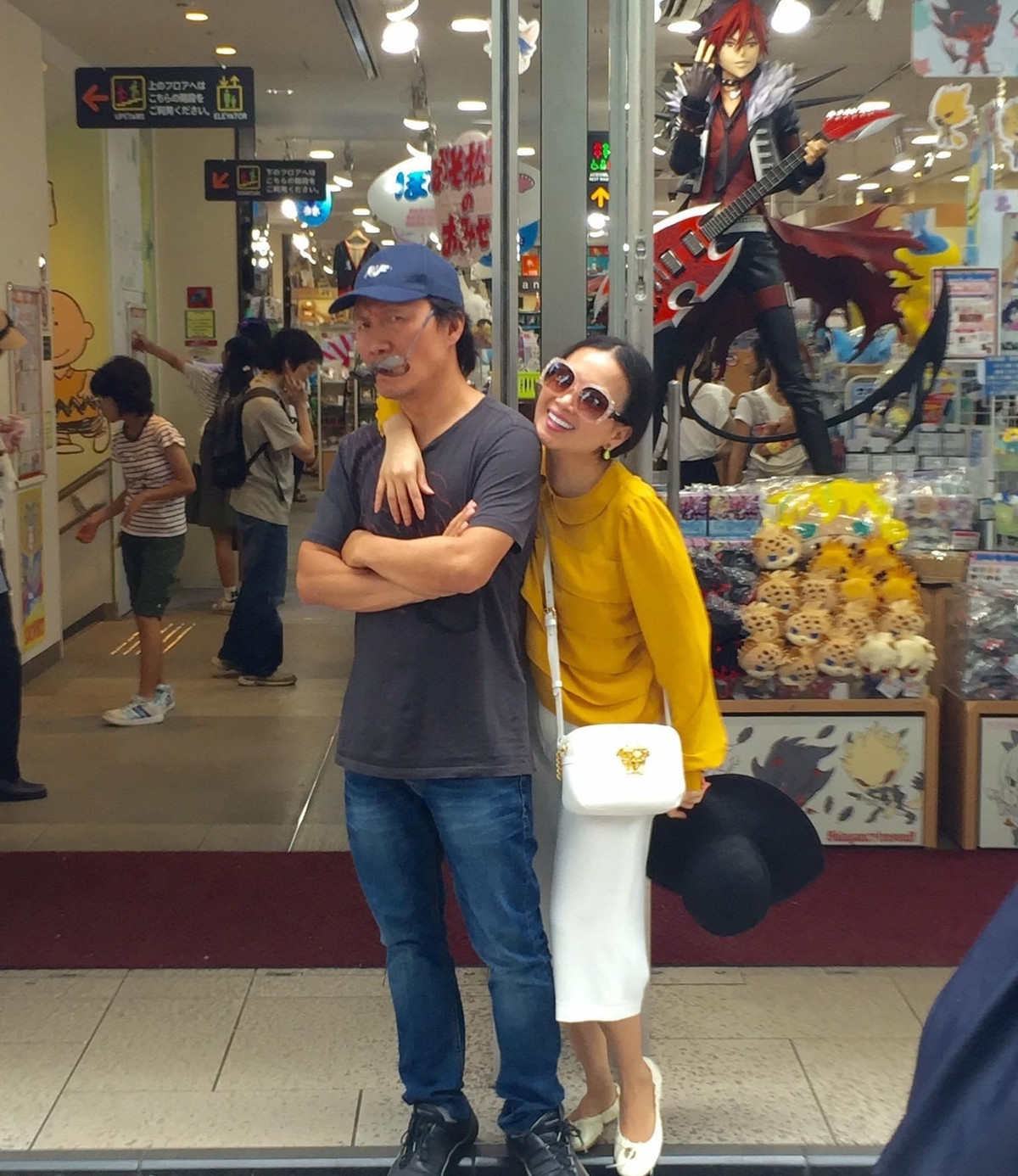 Bên cạnh kinh doanh, tỷ phú Chính Chu cũng là một nhà từ thiện. Hà Phương và chồng đang có 2 quỹ từ thiện với hàng triệu USD để giúp đỡ những em nhỏ có hoàn cảnh khó khăn, cơ nhỡ. Ảnh: Vietnamnet