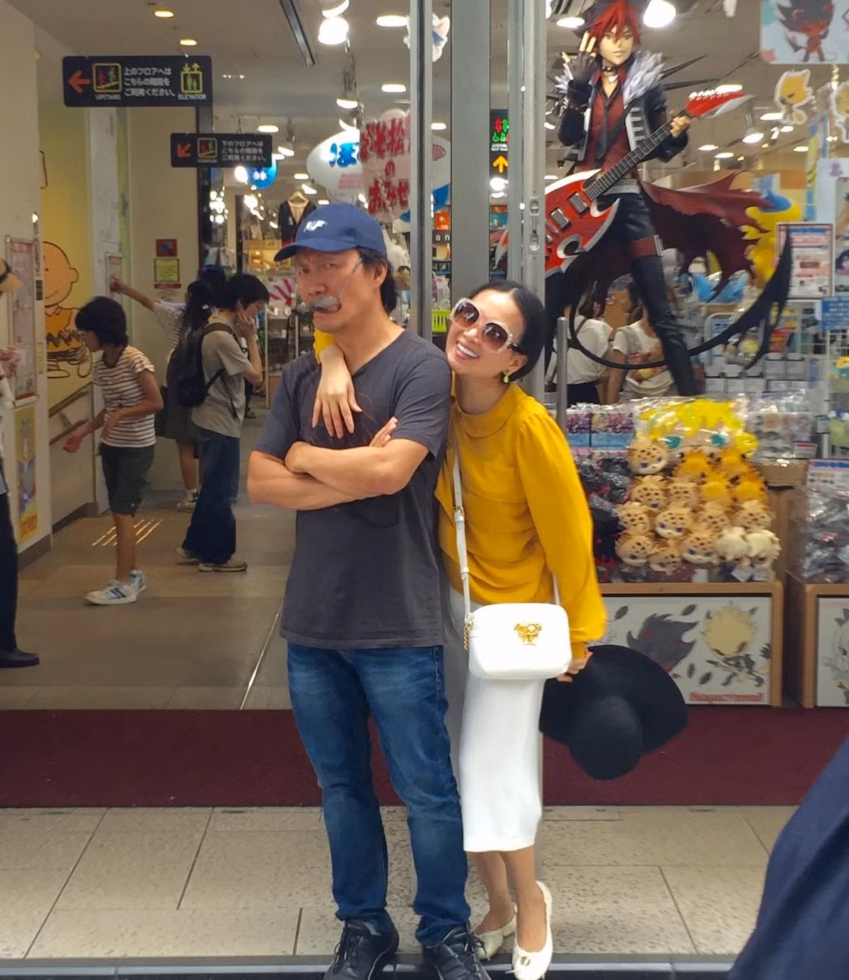 Bên cạnh kinh doanh, tỷ phú Chính Chu cũng là một nhà từ thiện. Hà Phương và chồng đang có 2 quỹ từ thiện với hàng triệu USD để giúp đỡ những em nhỏ có hoàn cảnh khó khăn, cơ nhỡ. Ảnh: Vietnamnet