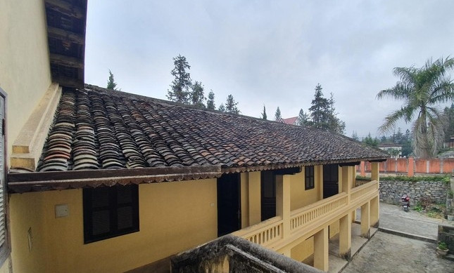 Mái lợp bằng ngói âm dương. Ảnh: Tiền phong