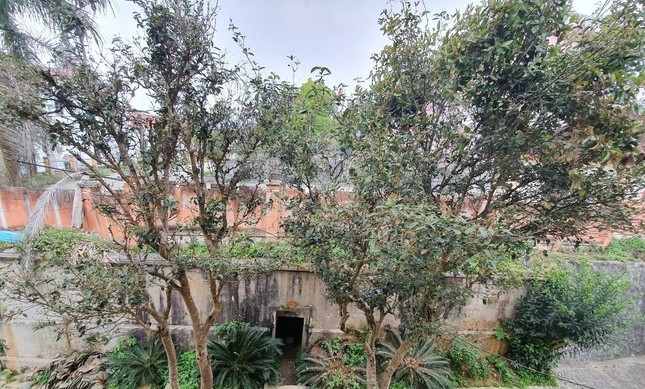 Bên trong dinh thự có cả hầm trú ẩn và thoát hiểm. Ảnh: Tiền phong