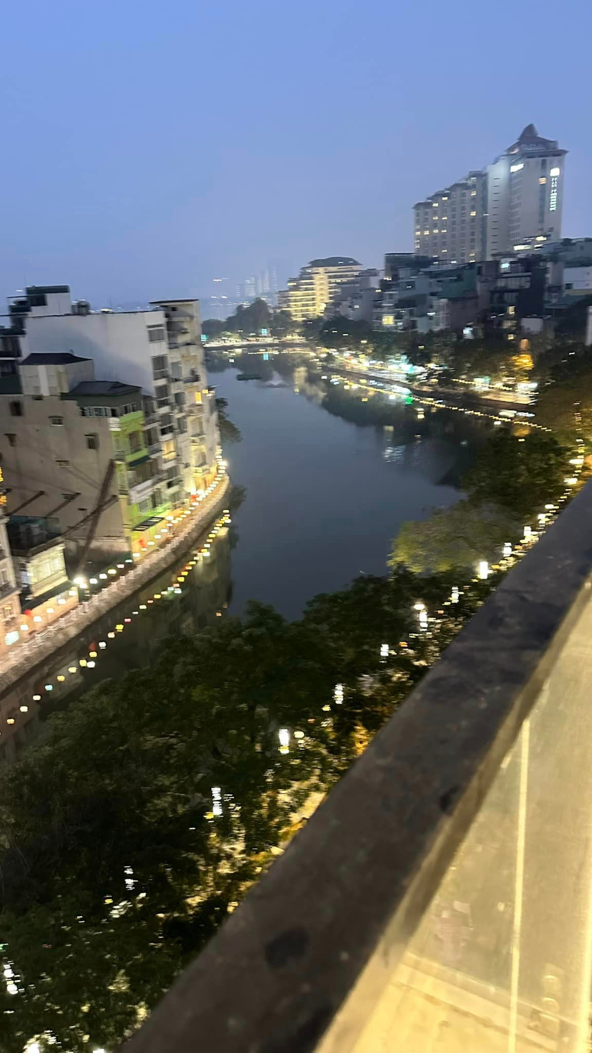 View ven hồ khiến Bạch Lan Phương có cảm giác như ở Hội An.