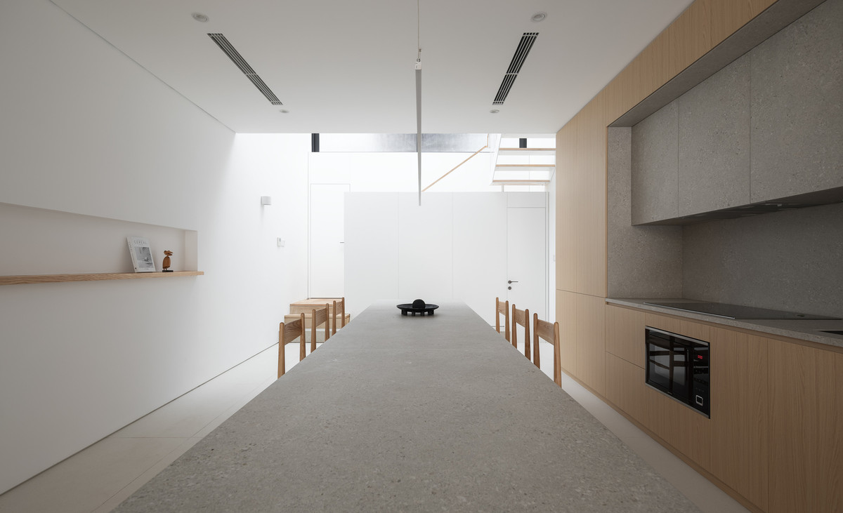 Tại khu vực này, nhiệt độ thay đổi lớn giữa các mùa, với lượng ánh sáng mặt trời lớn và gió biển mát mẻ thổi quanh năm.