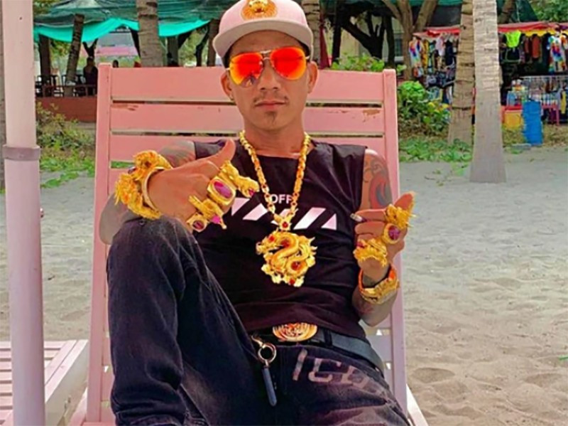 Anh Trần Đức Lợi là người kinh doanh rồng Nam Mỹ có tiếng ở An Giang. Đây là một trong những loại thú cưng cao cấp, giá từ vài trăm nghìn đến hàng trăm triệu đồng. Ảnh: FBNV