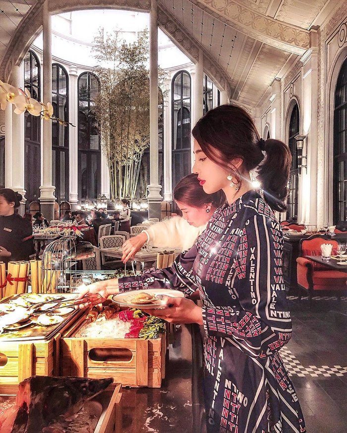 Rich kid Claret Giang Lê từng khoe riêng nhà cô đã thuê 3 căn lớn của khu resort trong kỳ nghỉ Tết.