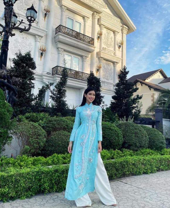 Ái nữ nhà tỷ phú Johnathan Hạnh Nguyễn - Tiên Nguyễn lên đồ sang chảnh từ đêm Giao Thừa tới mùng 3 Tết.