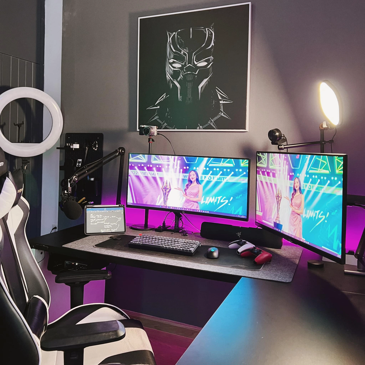 Một không gian đặc biệt ấn tượng trong căn nhà chính là góc làm việc của cô.