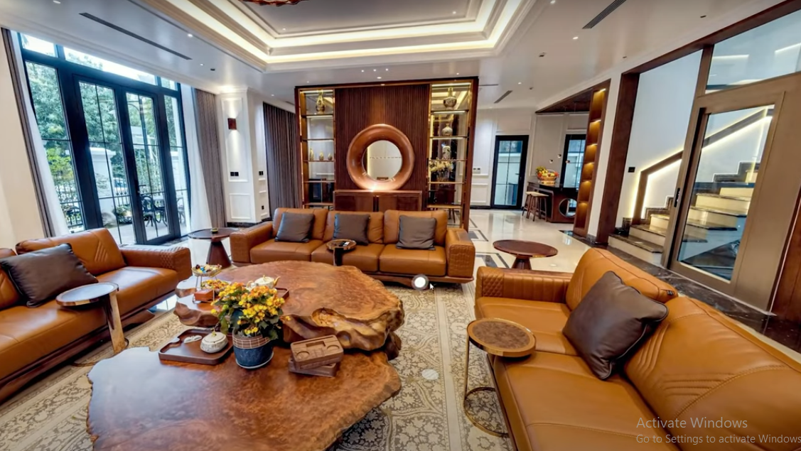 Áp dụng công nghệ hiện đại, toàn bộ hệ thống chiếu sáng trong nhà đều tự động sáng khi có người di chuyển.