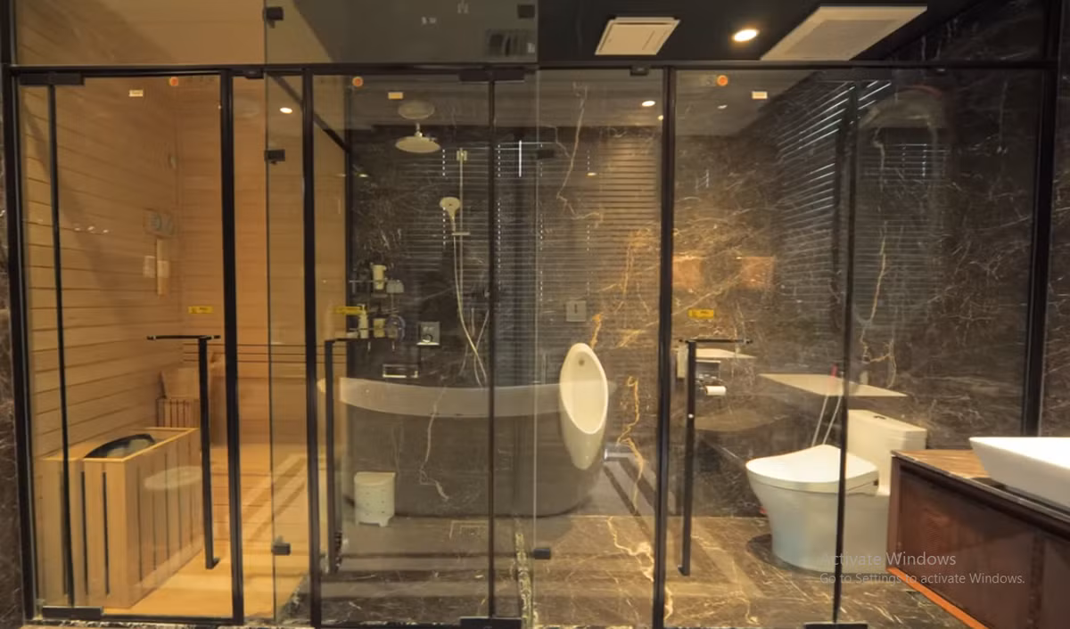 Phòng tắm hiện đại, đạt tiêu chuẩn khách sạn 5 sao.