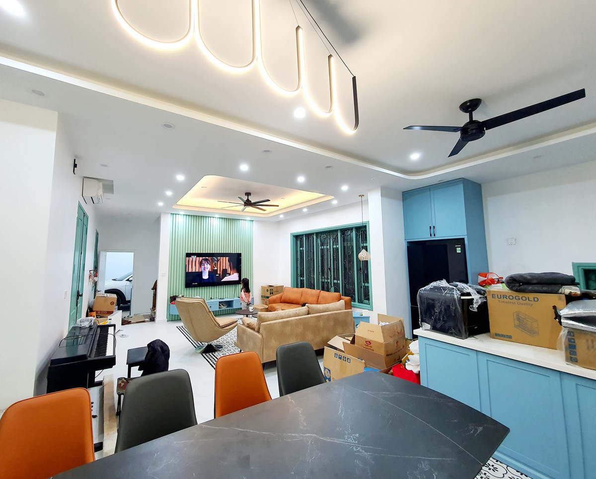 Tuy nhiên, sau lần tham gia chương trình Người hâm mộ cùng bình luận World Cup 2006, anh đã "bén duyên" với công việc này. Nguồn ảnh: FBNV