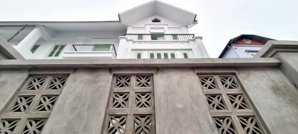 Mới đây, trên trang cá nhân, BTV Việt Khuê chia sẻ hình ảnh ngôi nhà sau nhiều tháng xây dựng và hoàn thiện.