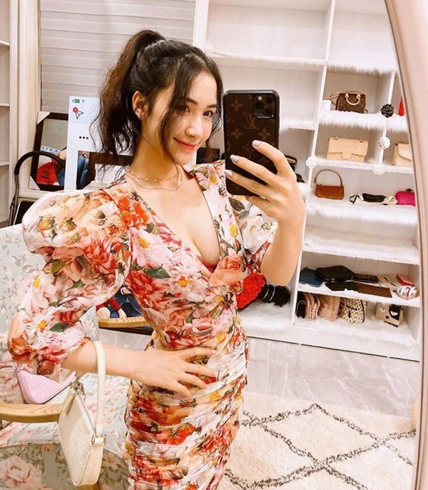 Ngoài ra, Hòa Minzy cũng là tay chơi hàng hiệu của Vbiz khi sở hữu nhiều bộ sưu tập đắt đỏ. Ảnh: FBNV