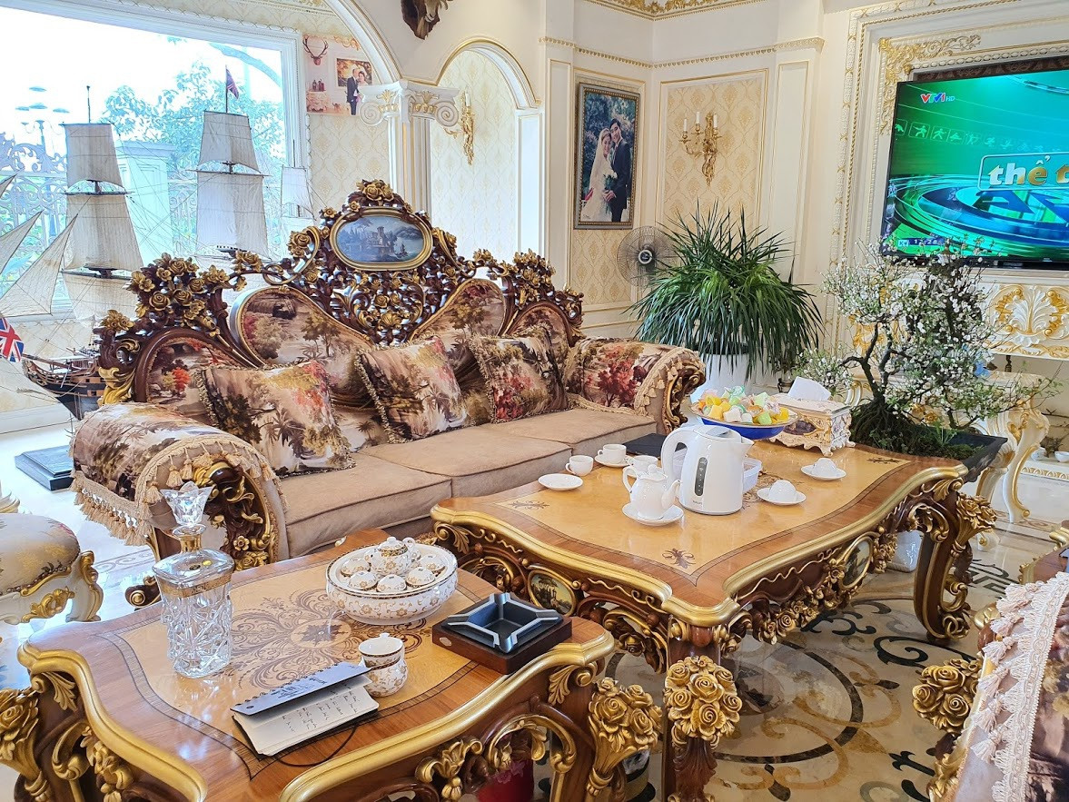 Sau 6 năm sử dụng, ông Thành quyết định chi thêm 23 tỷ đồng để sửa chữa toàn bộ ngôi nhà theo phong cách tân cổ điển châu Âu. Ảnh: Dân trí