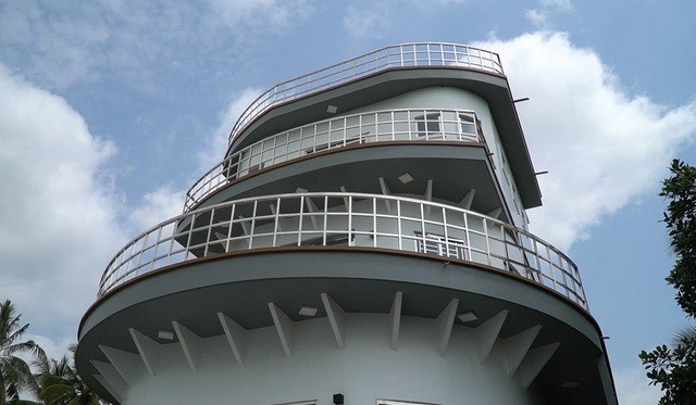 Phía trước nhà được thiết kế như mũi tàu. Ảnh: Dân Trí