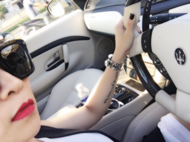 Ngoài BMW i8, Phương Thúy sau đó còn tậu thêm siêu xe Maserati GranTurismo MC Stradale. Ảnh: FBNV