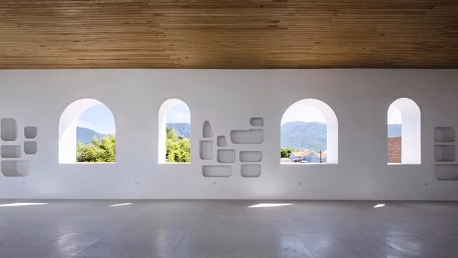 Không chỉ hướng biển, từ biệt thự còn có thể nhìn thấy cảnh núi non hùng vĩ. Nguồn ảnh: FBNV