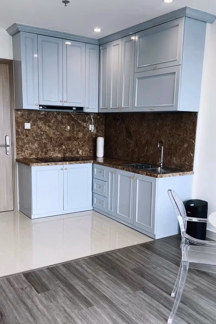 Khu bếp nhỏ gọn nhưng tiện nghi.