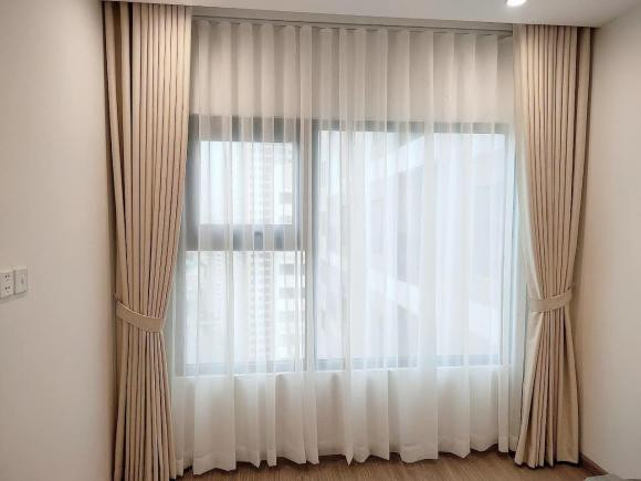 Là ca sĩ nổi tiếng, Hòa Minzy nhận được nhiều lời mời đi show diễn.