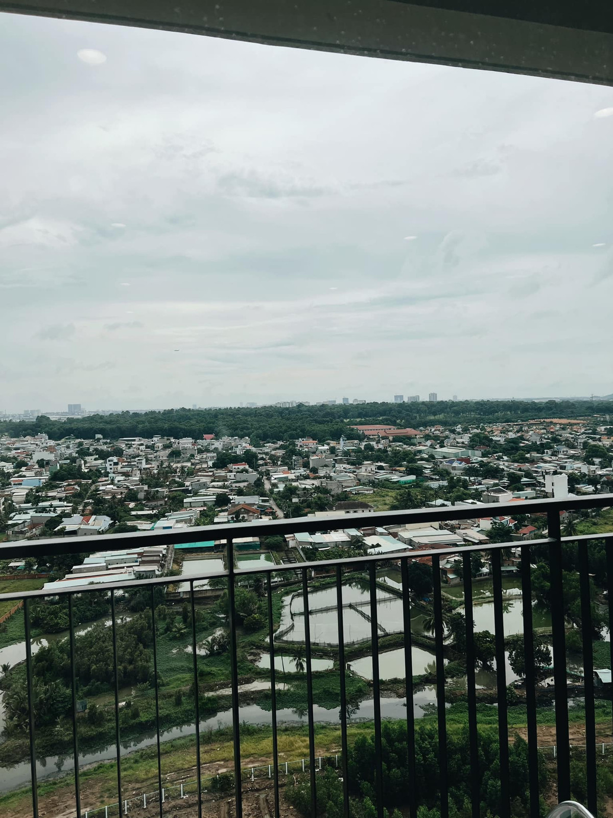 Tuy nhiên, mùa hè, nữ ca sĩ tạm hoãn đi hát để dành thời gian đi chơi cùng con trai.