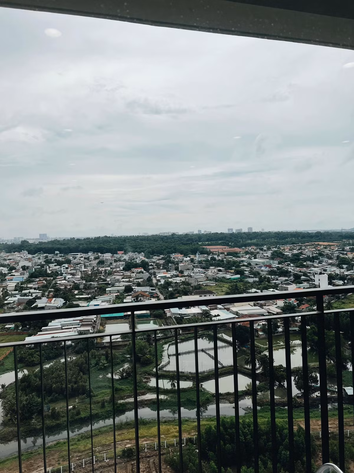 Tuy nhiên, mùa hè, nữ ca sĩ tạm hoãn đi hát để dành thời gian đi chơi cùng con trai.