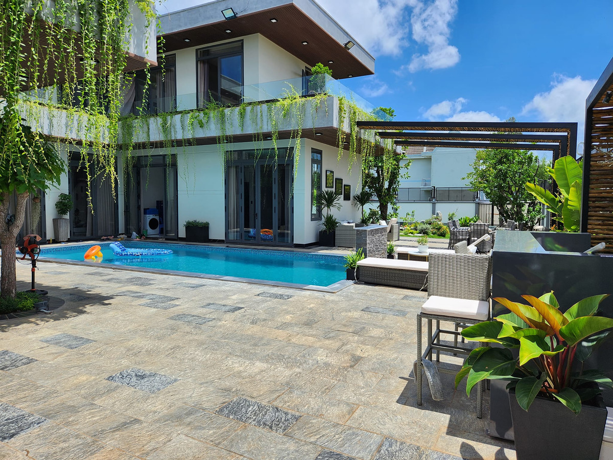 Đây chính là không gian thư giãn của gia đình nam ca sĩ. Ảnh: FBNV