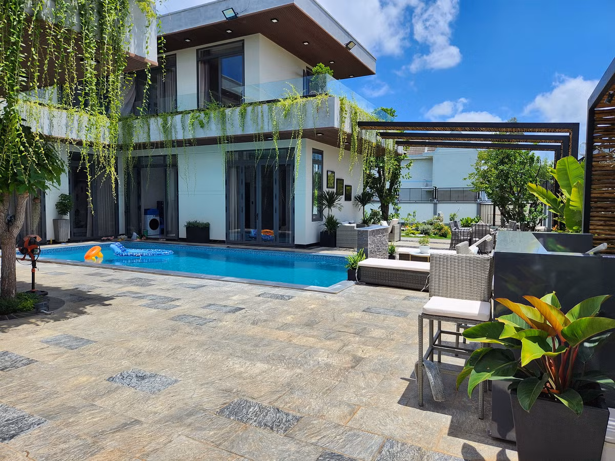 Đây chính là không gian thư giãn của gia đình nam ca sĩ. Ảnh: FBNV