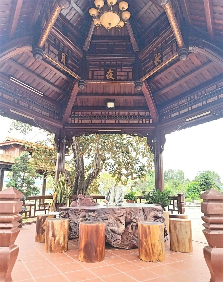 Chòi nghỉ chân, thưởng trà không thua kém gian nhà nào. Ảnh: Dân trí