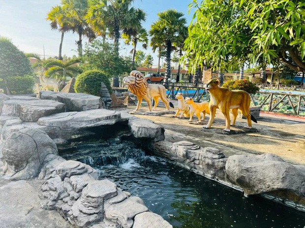 Cảnh quan trong khuôn viên biệt phủ thiết kế như một khu du lịch sinh thái. Ảnh: Facebook