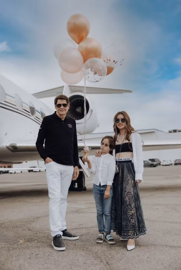 Mimi Morris gây chú ý bởi độ giàu có và đẳng cấp. Mimi Morris kết hôn với tỷ phú Don Morris - CEO của tập đoàn nổi tiếng thế giới.