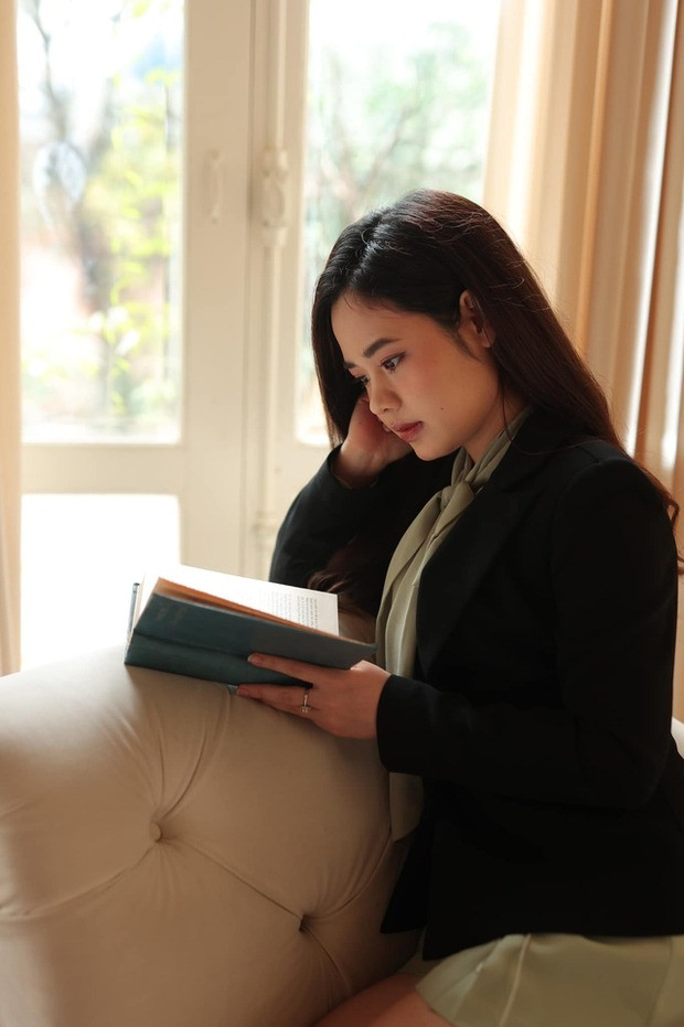 Trên trang cá nhân, Tuệ Lâm không đăng quá nhiều hình ảnh của bản thân. Mỗi độ tuổi hay mỗi thời điểm, Tuệ Lâm chỉ lưu giữ lại kỷ niệm bằng 1 - 2 bức ảnh. Ảnh: FBNV