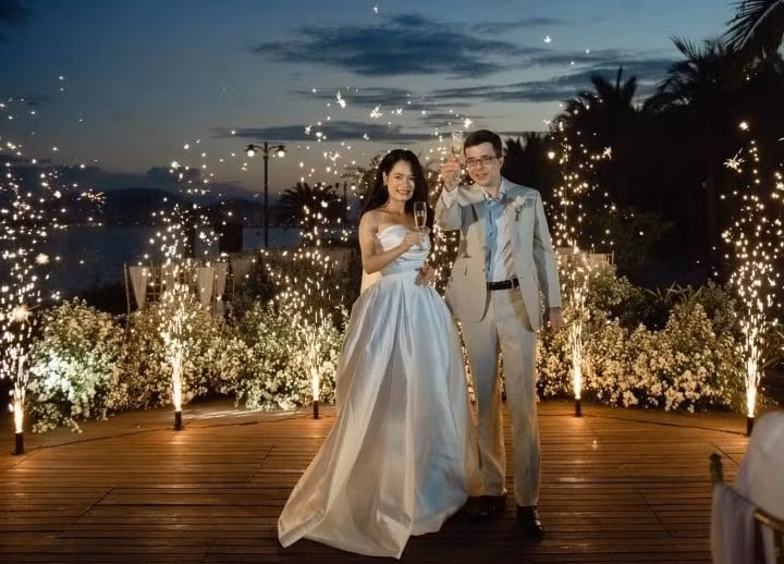 Tuệ Lâm xinh đẹp rạng ngời trong ngày cưới. Ảnh: Phunuso