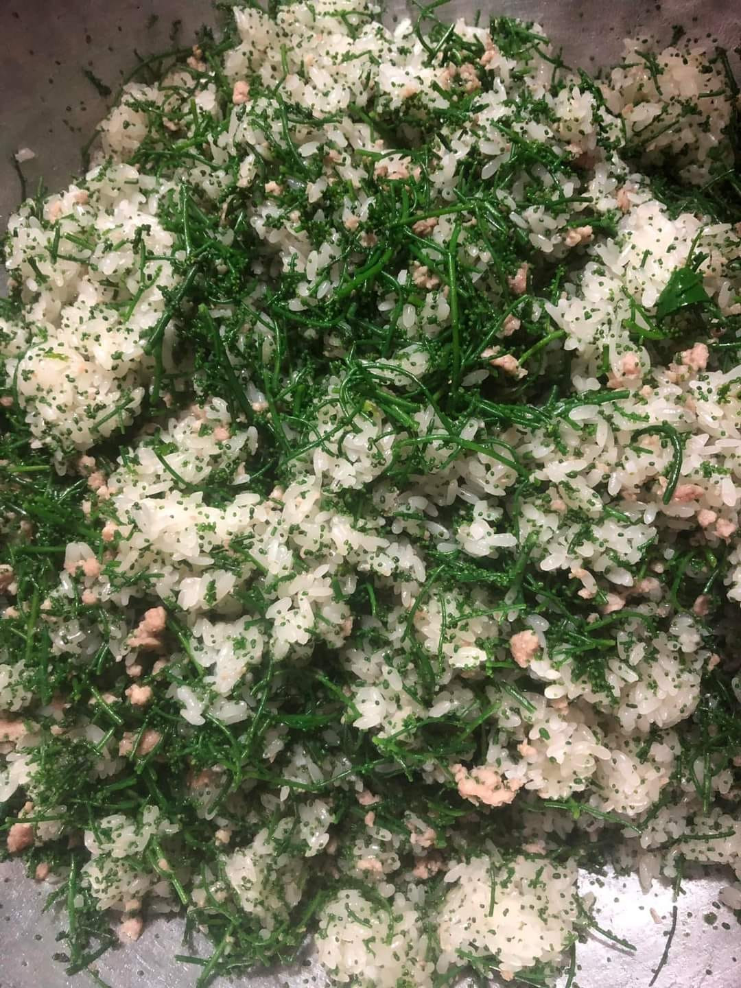 Loại hoa này có thể sử dụng để đồ xôi. Tuy nhiên, nụ hoa cũng rất dễ rụng nên khi rửa cần cho vào rổ có mắt nhỏ để tránh rơi nụ nhỏ li ti. Nguồn ảnh: Facebook