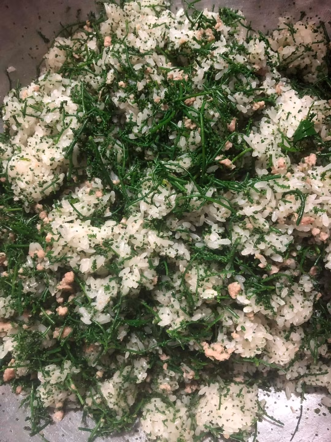 Loại hoa này có thể sử dụng để đồ xôi. Tuy nhiên, nụ hoa cũng rất dễ rụng nên khi rửa cần cho vào rổ có mắt nhỏ để tránh rơi nụ nhỏ li ti. Nguồn ảnh: Facebook