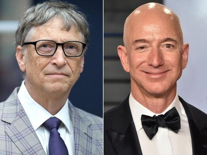 Tỷ phú Jeff Bezos - nhà sáng lập Amazon - và tỷ phú đồng sáng lập Microsoft Bill Gates từng tiết lộ về thói quen rửa bát mỗi tối. Ảnh: Getty