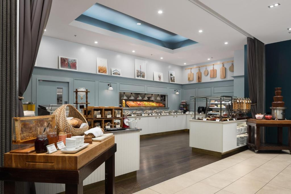 Giống như nhiều khách sạn cao cấp khác, Rydges có khu vực ăn uống riêng.