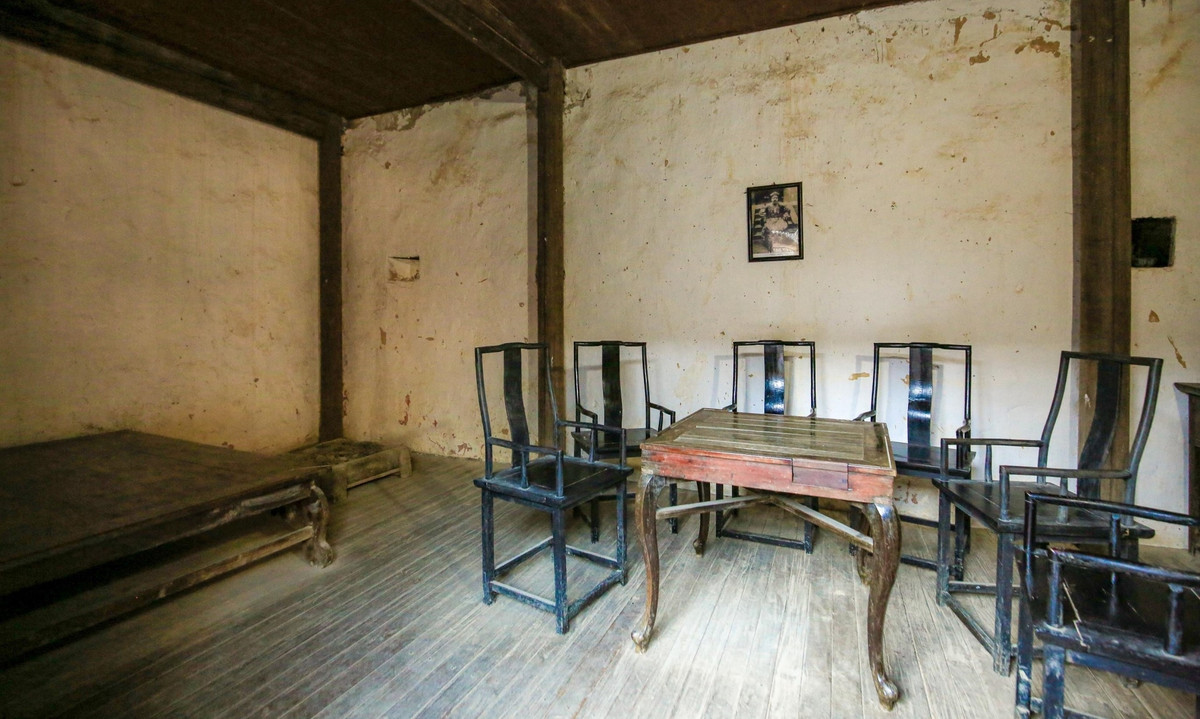 Nội thất gắn liền với Vua Mèo khi còn sống đều được lưu giữ và bảo quản tốt đến tận ngày nay. Ảnh: VTCNews