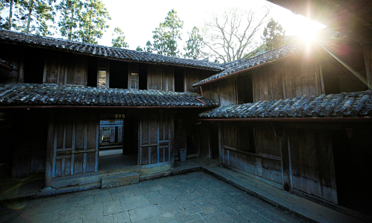 Tổng chi phí xây dựng dinh thự vua Mèo khoảng 15 vạn đồng bạc trắng Đông Dương thời điểm đó, tương đương 150 tỷ đồng ngày nay. Ảnh: VTCNews